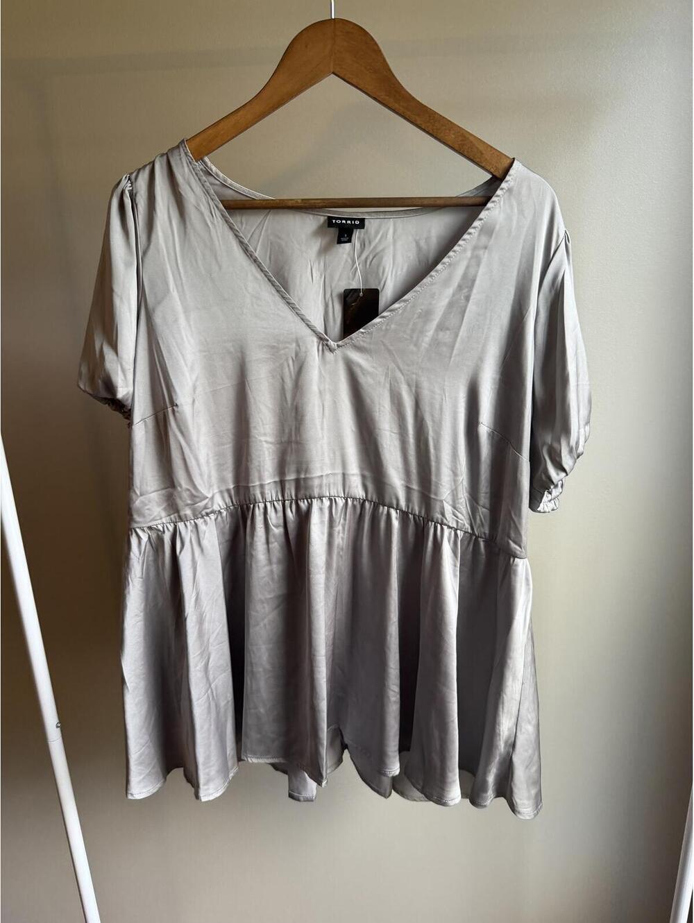 Torrid Satin V-Neck Puff Short Sleeve Blouse NWT